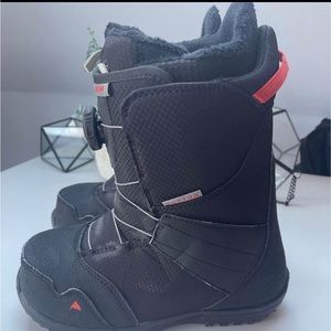 Kids burton snowboard boots 6y
